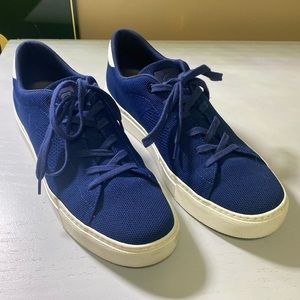 Men’s size 9 GREATS Royale Knit sneakers in navy blue.